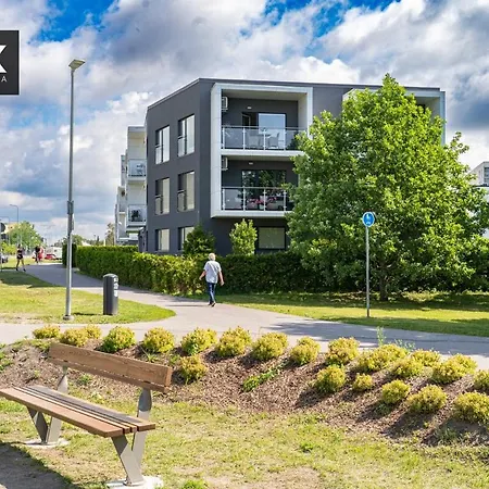 Modern And Peaceful Seafront Apartment- Wifi, Free Parking Apartment *