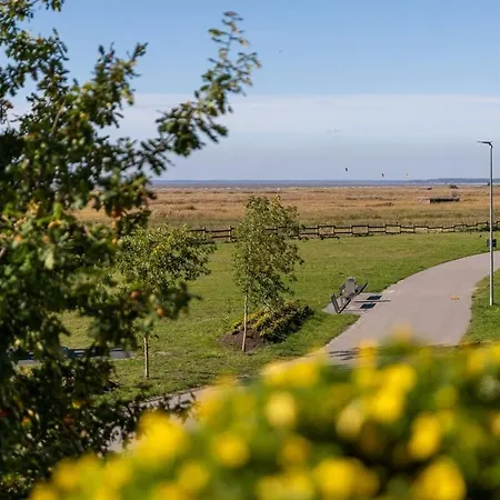 Apartment Modern And Peaceful Seafront Apartment- Wifi, Free Parking Pärnu